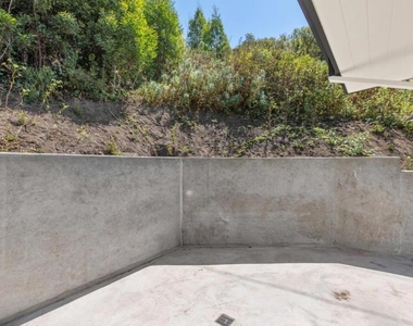 196 Amapola Avenue - Photo Thumbnail 10