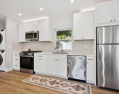 196 Amapola Avenue - Photo Thumbnail 5