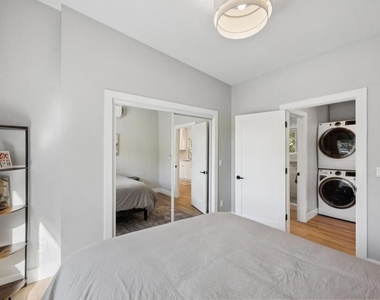 196 Amapola Avenue - Photo Thumbnail 7