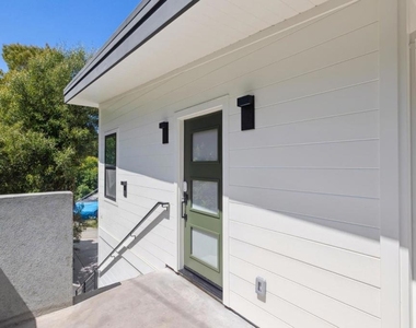 196 Amapola Avenue - Photo Thumbnail 9