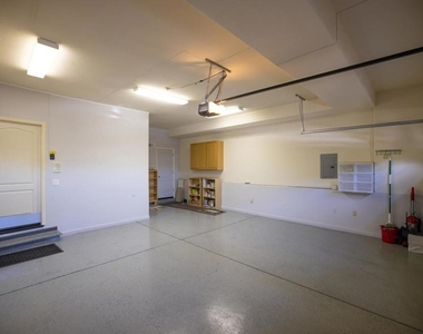 10456 Fairway Lane - Photo Thumbnail 6