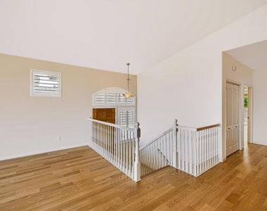 10456 Fairway Lane - Photo Thumbnail 3