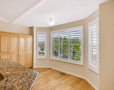 10456 Fairway Lane - Photo Thumbnail 12