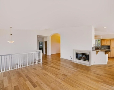 10456 Fairway Lane - Photo Thumbnail 5