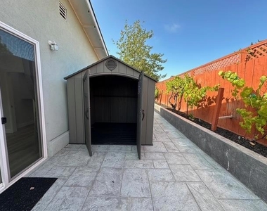 2114 Derby Avenue - Photo Thumbnail 7