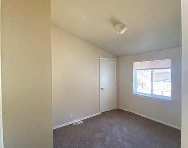 19167 Deer Hill Road - Photo Thumbnail 8