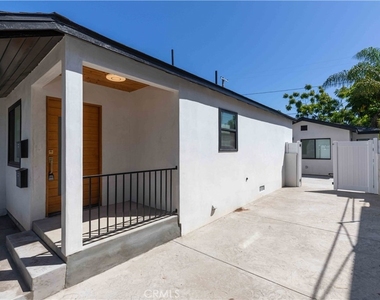 8006 Glider Avenue - Photo Thumbnail 7