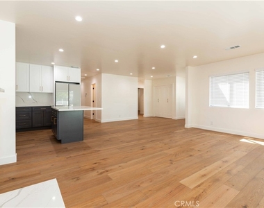 8006 Glider Avenue - Photo Thumbnail 12