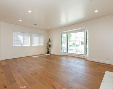 8006 Glider Avenue - Photo Thumbnail 11