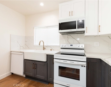 8006 Glider Avenue - Photo Thumbnail 18