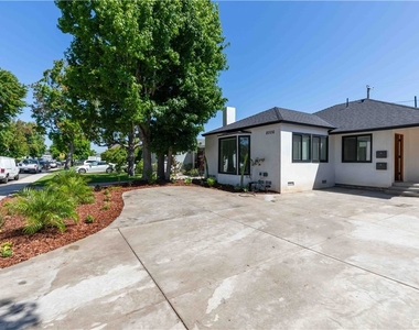 8006 Glider Avenue - Photo Thumbnail 6