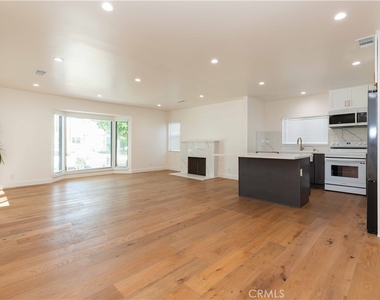 8006 Glider Avenue - Photo Thumbnail 10