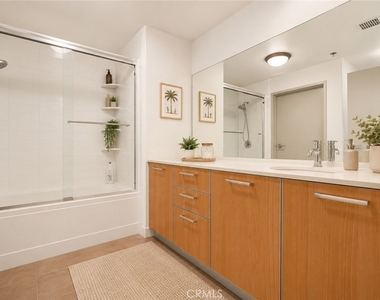 645 W 9th Street - Photo Thumbnail 10