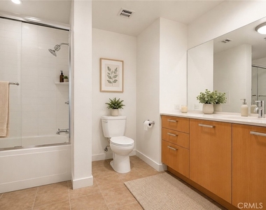 645 W 9th Street - Photo Thumbnail 7