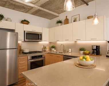645 W 9th Street - Photo Thumbnail 4