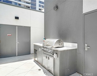 645 W 9th Street - Photo Thumbnail 18