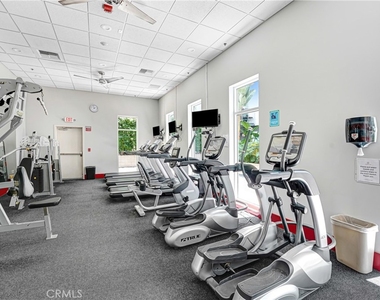 645 W 9th Street - Photo Thumbnail 15
