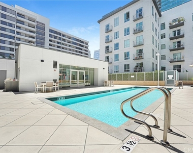 645 W 9th Street - Photo Thumbnail 16