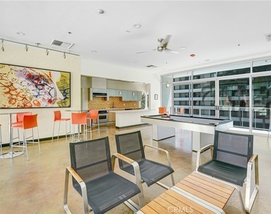 645 W 9th Street - Photo Thumbnail 13