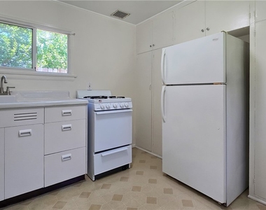 901 N Indian Hill Boulevard - Photo Thumbnail 7