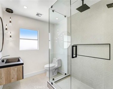 6722 Katherine Ave - Photo Thumbnail 12