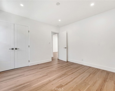 6722 Katherine Ave - Photo Thumbnail 11