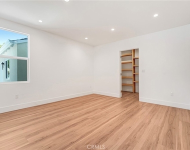 6722 Katherine Ave - Photo Thumbnail 17