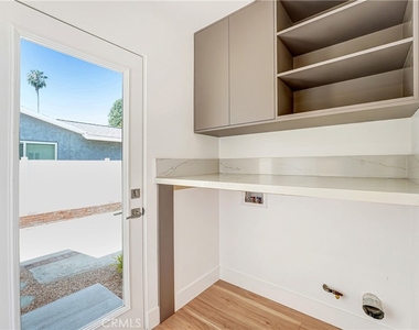 6722 Katherine Ave - Photo Thumbnail 16