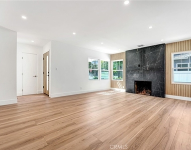 6722 Katherine Ave - Photo Thumbnail 3