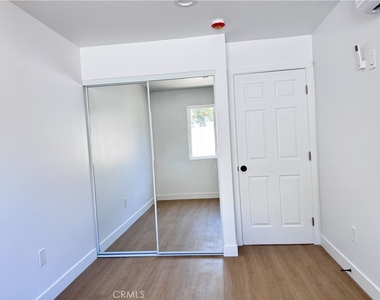 2218 Continental Avenue - Photo Thumbnail 6