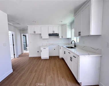 2218 Continental Avenue - Photo Thumbnail 3