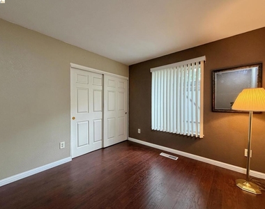7 Goldmeadow Ct - Photo Thumbnail 7