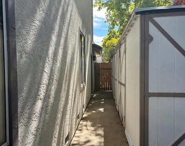 7 Goldmeadow Ct - Photo Thumbnail 30