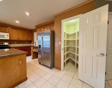 7 Goldmeadow Ct - Photo Thumbnail 3