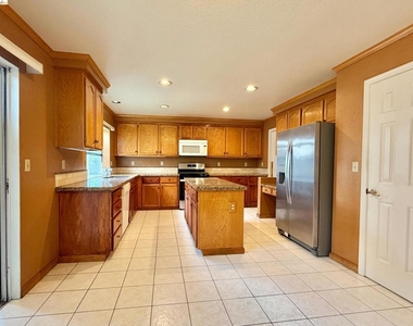 7 Goldmeadow Ct - Photo Thumbnail 2