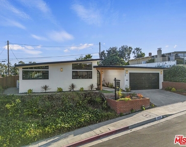 4600 Don Quixote Drive - Photo Thumbnail 3