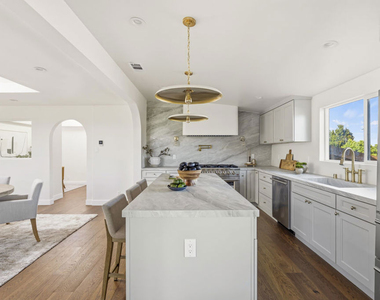 4600 Don Quixote Drive - Photo Thumbnail 16