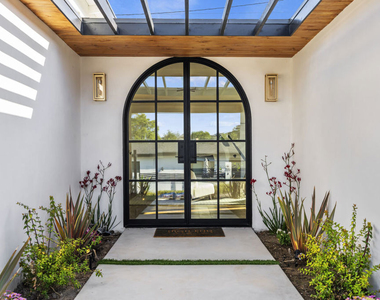 4600 Don Quixote Drive - Photo Thumbnail 5