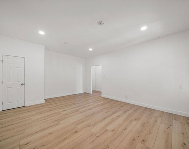 1245 S Orange Street - Photo Thumbnail 7
