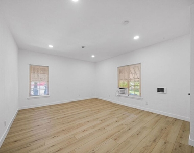 1245 S Orange Street - Photo Thumbnail 8