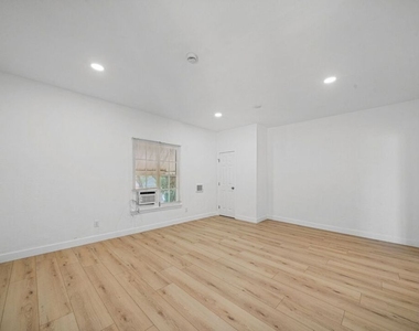 1245 S Orange Street - Photo Thumbnail 9