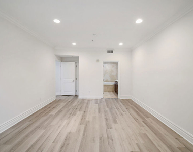 2306 Fox Hills Drive - Photo Thumbnail 24
