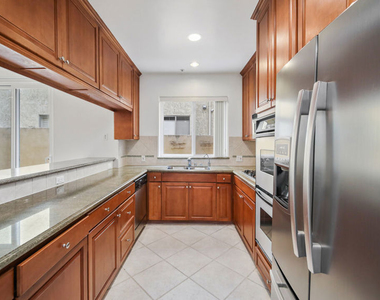 2306 Fox Hills Drive - Photo Thumbnail 30
