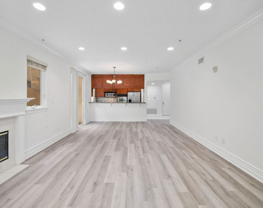 2306 Fox Hills Drive - Photo Thumbnail 9