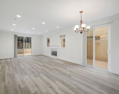 2306 Fox Hills Drive - Photo Thumbnail 7