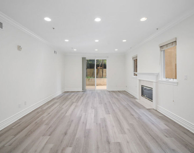 2306 Fox Hills Drive - Photo Thumbnail 8