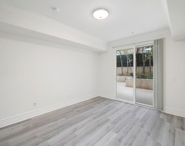 2306 Fox Hills Drive - Photo Thumbnail 19