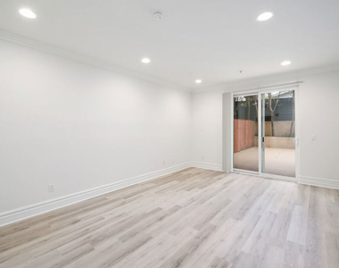 2306 Fox Hills Drive - Photo Thumbnail 22