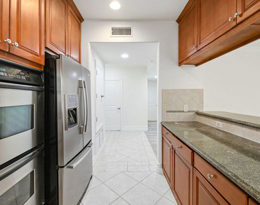 2306 Fox Hills Drive - Photo Thumbnail 6