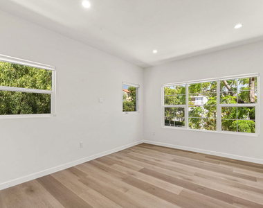 1305 Lucile Avenue - Photo Thumbnail 10